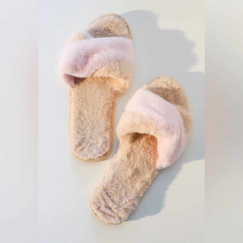 L*Space Cloud Slippers Pink Fuzzy Cross Band Mule XS/S (6-7) Sold Out Cozy Luxe